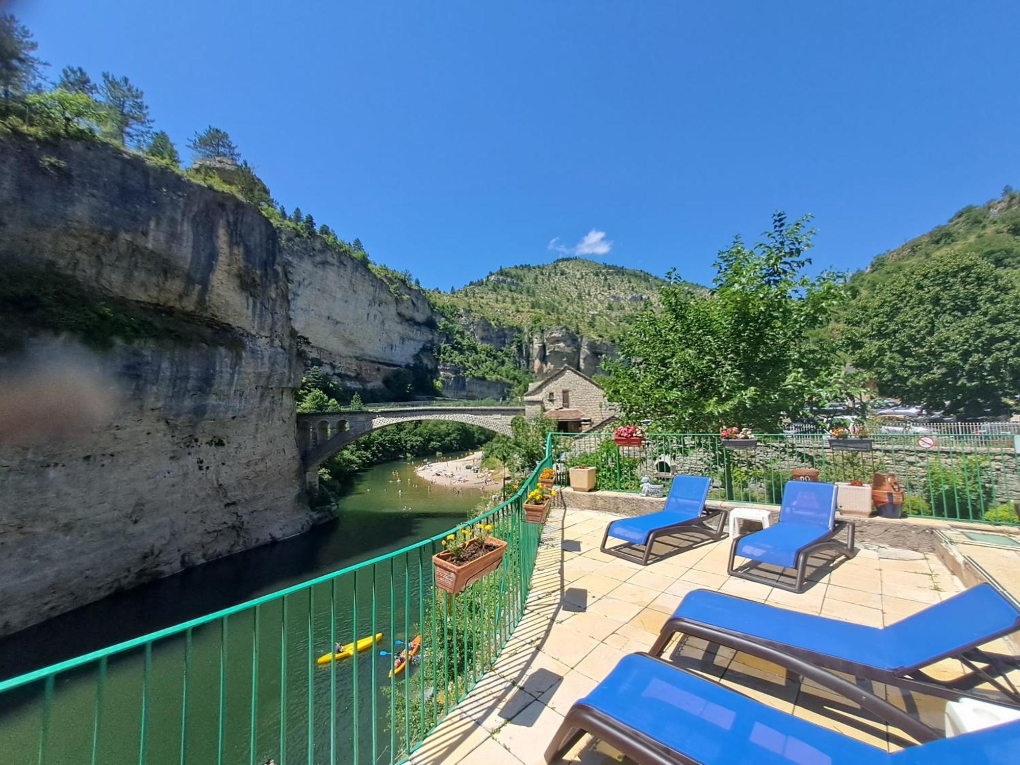 Logis Hotel Restaurant Auberge De La Cascade Sainte-Enimie Exterior photo