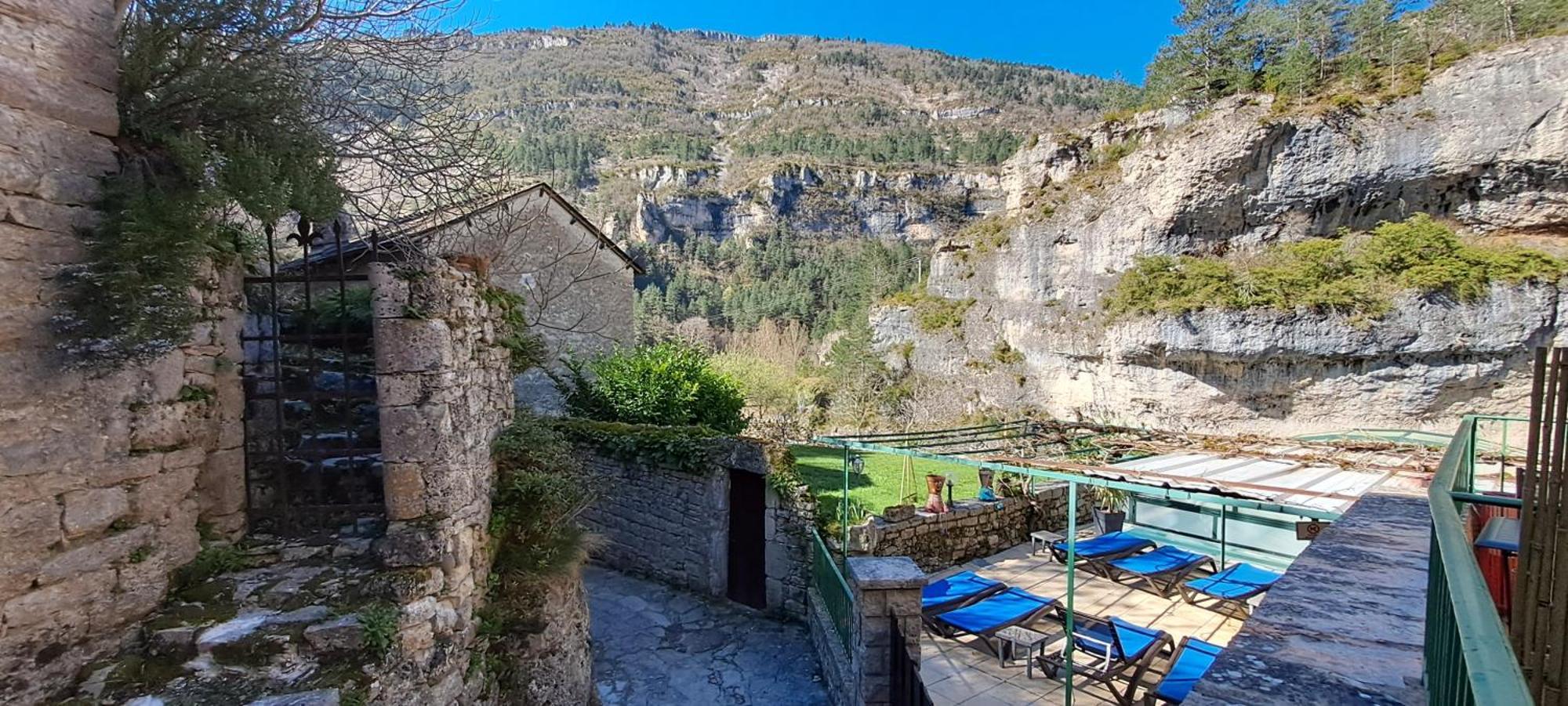 Logis Hotel Restaurant Auberge De La Cascade Sainte-Enimie Exterior photo