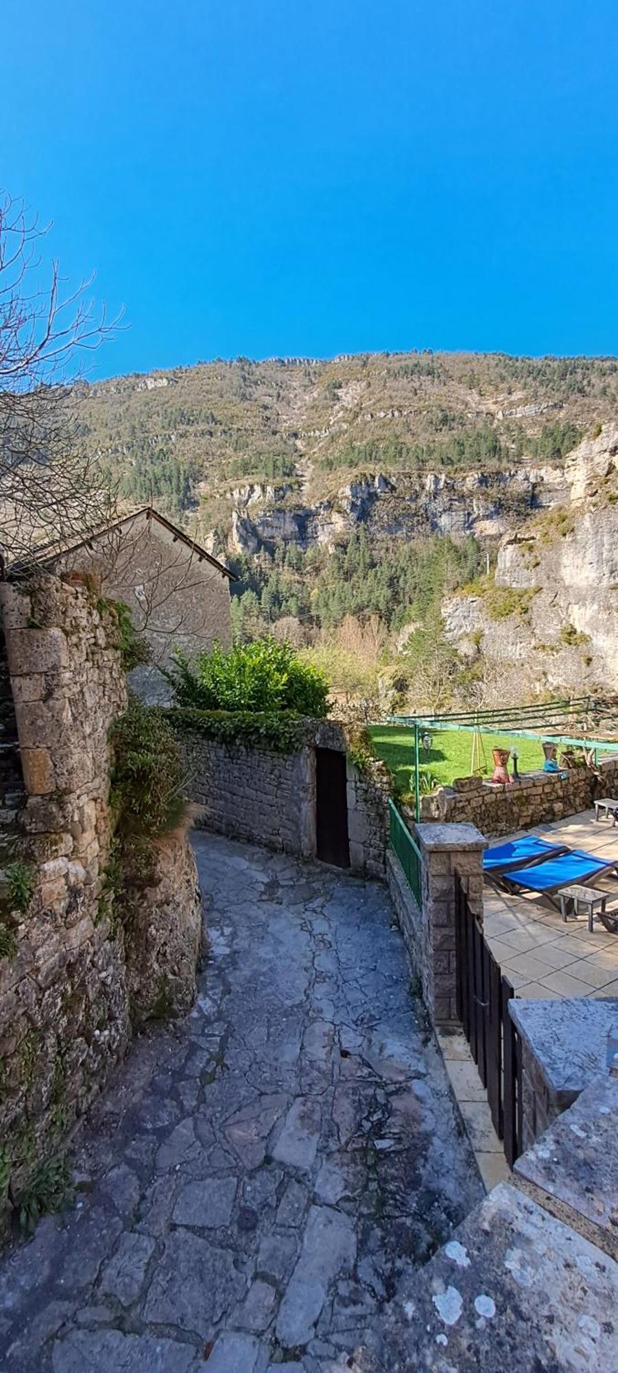 Logis Hotel Restaurant Auberge De La Cascade Sainte-Enimie Exterior photo